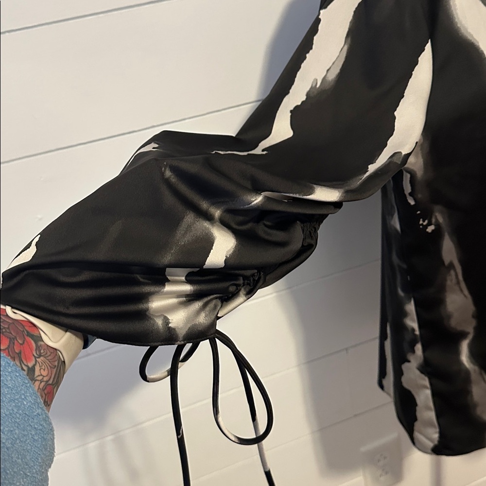 Halston off shoulder blouse - Picture 3 of 11